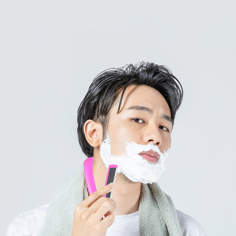 Mâner de ras din plastic cu 74 lame